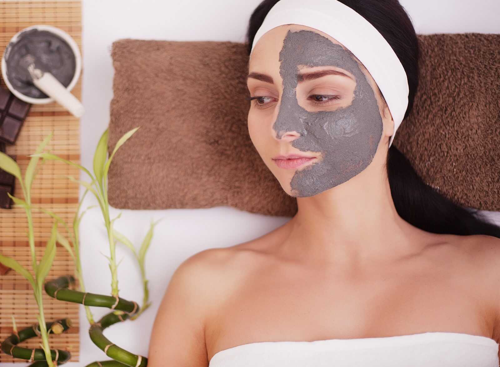 spa-mud-mask-woman-in-spa-salon-face-mask-facial-clay-mask-treatment